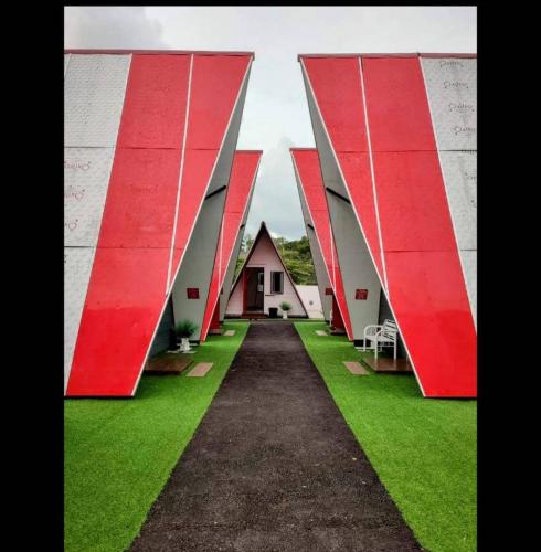 Red Triangle Cottage Roomstay Kerteh Paka in Kertih