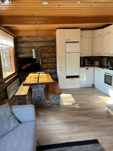 Rauhallinen kelohuoneisto lahella palveluita, Peacefull Log apartment at Yllas in Tunturipalo