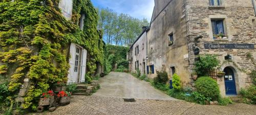 Charming traditional 2-Bed Cottage near Plemet