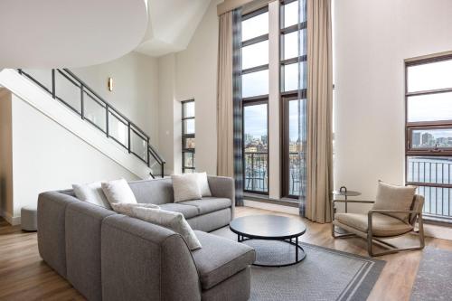 Delta Hotels by Marriott Victoria Ocean Pointe Resort