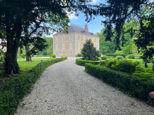 Château de Crespy & Suites - Chambre d'hôtes - Crespy-le-Neuf