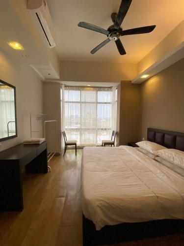 Bright,stylish room in city centre-free parking
