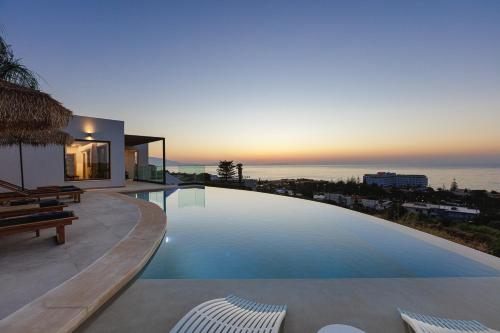 Bohemian Villas - Private Infinity Pools & Seaview - 500m from beach