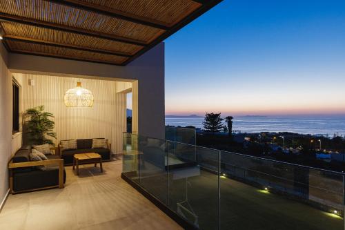 Bohemian Villas - Private Infinity Pools & Seaview - 500m from beach