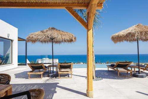 Bohemian Villas - Private Infinity Pools & Seaview - 500m from beach