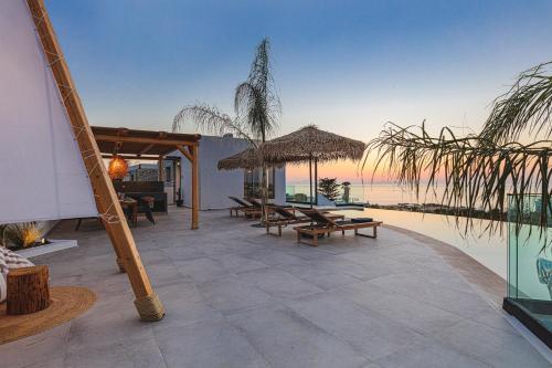 Bohemian Villas - Private Infinity Pools & Seaview - 500m from beach