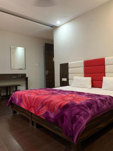 Deluxe Double Room image 2