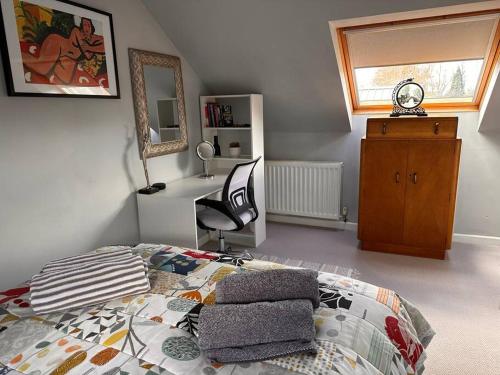 Cosy 19th century two bedroomed home with available parking, Bath (photo 9)