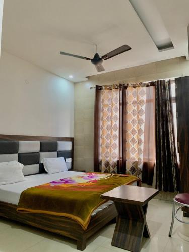 Deluxe Double Room image 3