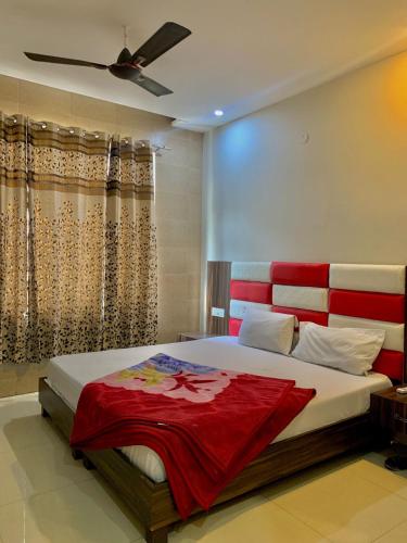 Deluxe Double Room image 4