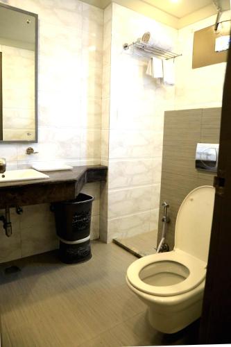 Superior King Room image 8