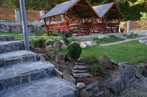 Iekārtas, Smerichka in Shayan
