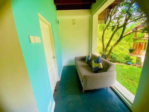 Tea cabin by Hoyts in 데라니야갈라