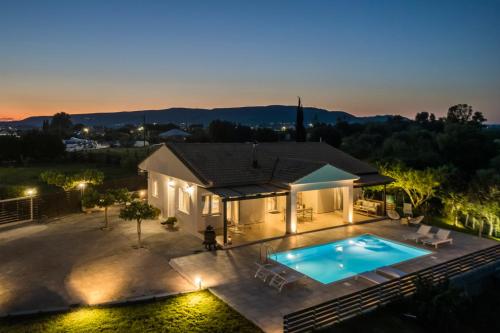  Villa Voltera in Mantzavináta