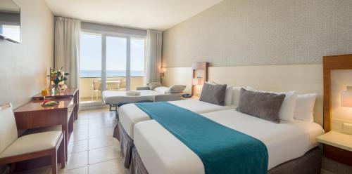 Triple Room with Sea View (2 Adults + 1 Child)