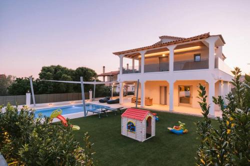 Villa Diamond in Lagonissi with pool & garden