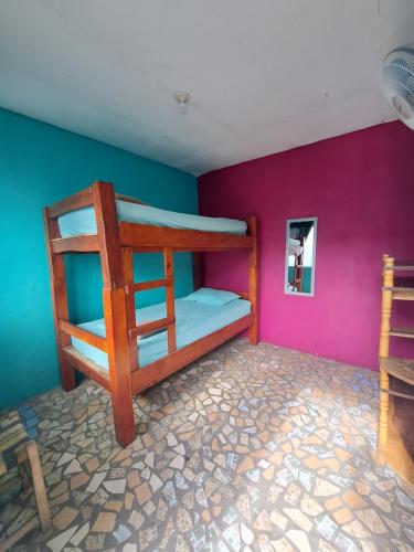 2 bunk beds