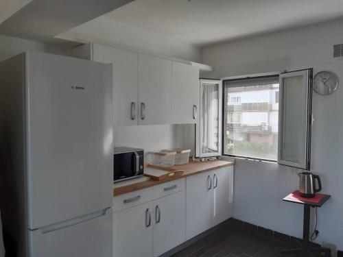Kitchen, Acogedor apartamento con bellas vistas al embalse in Pelayos de la Presa