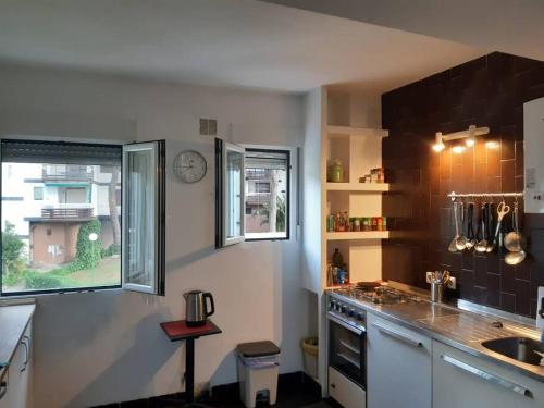 Kitchen, Acogedor apartamento con bellas vistas al embalse in Pelayos de la Presa