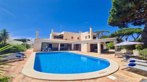 Villa Lynx- CleverDetails, Sleeps 8, Quiet area, walking distance from the Marina, restaurants and supermarkets