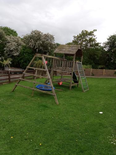 兒童遊樂場, The Rock Bar B&B in 其他地區