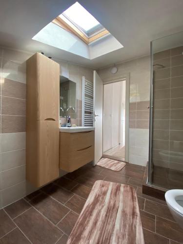 One-Bedroom Apartment image 6