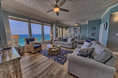 . Beautiful Condo with Spacious Balcony to Enjoy Fascinating Ocean View - Unit 1002