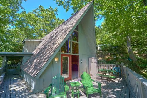 Sweet Blessings 2 Bedroom Pool Access WiFi Fireplace Views Sleeps 6 - main image