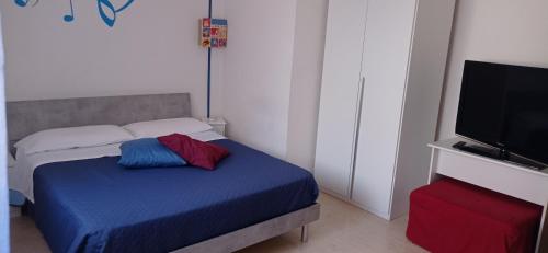 1 queen bed, 1 twin bed, 1 sofa bed