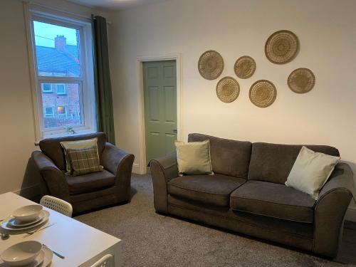 Picture of Overhill 3 Bedroom Flat 5 Beds, Free Parking, Ideal For Contractors