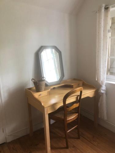 Chambre avec TV au calme in Saint-Arnoult-des-Bois