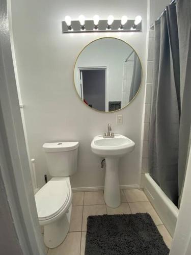 Stylish Gated 1,000sq ft 1BR + Bonus BR in WeHo private designated Garage in Los Angeles, USA