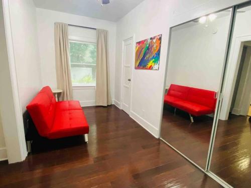Stylish Gated 1,000sq ft 1BR + Bonus BR in WeHo private designated Garage in Los Angeles, USA