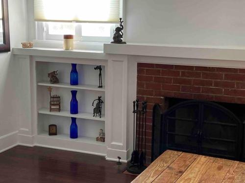 Stylish Gated 1,000sq ft 1BR + Bonus BR in WeHo private designated Garage in Los Angeles, USA