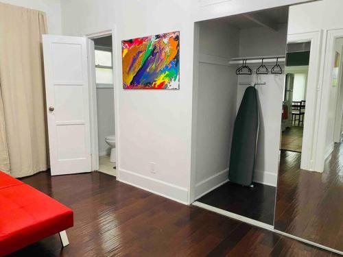 Stylish Gated 1,000sq ft 1BR + Bonus BR in WeHo private designated Garage in Los Angeles, USA