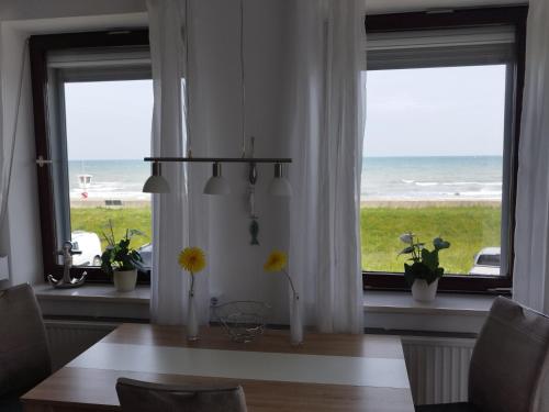 Oprema, Ferienwohnung mit Meerblick, 2 Schlafzimmer, Sud- Balkon, Parkplatz in Dahme