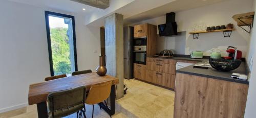virtuve, A Pasturella, Jacuzzi privé & vue montagne (A Pasturella, Jacuzzi prive & vue montagne) in Venzolasca