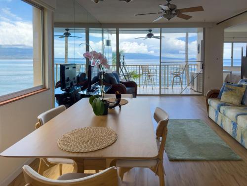 Maalaea Harbor-Oceanfront 2 Bedroom/2 Bath