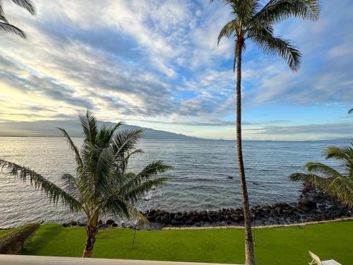 Maalaea Harbor-Oceanfront 2 Bedroom/2 Bath