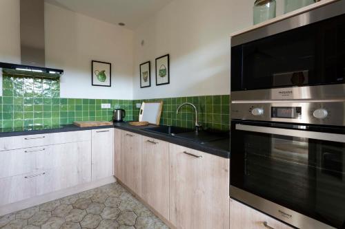 maison entière de village Fontvieille avec piscine (maison entiere de village Fontvieille avec piscine) in ฟองวิเย่