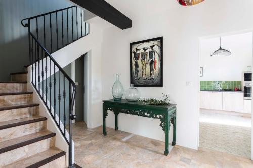 maison entière de village Fontvieille avec piscine (maison entiere de village Fontvieille avec piscine) in ฟองวิเย่