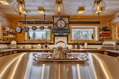 Chalet Mikua, 6 p. spa, billard, Forêt & Nature (Chalet Mikua, 6 p. spa, billard, Foret & Nature) in La Malbaie (QC)