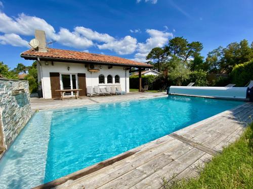 Maison au calme avec piscine - Location saisonnière - Mimizan