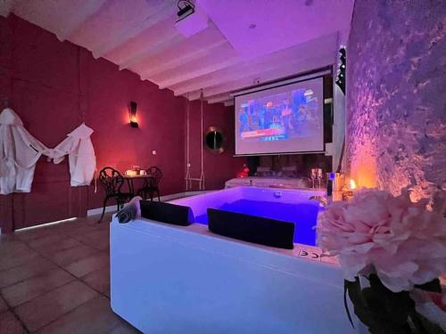 Suite romance - Jacuzzi - Location saisonnière - Moret-Loing-et-Orvanne