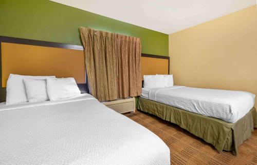 2 queen beds