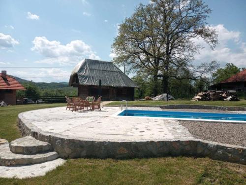 Medjedovica Brdo Godovik in زلاتيبور