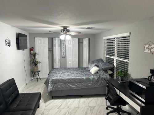 Bed, Private Bedroom in South Lakeland in Mulberry (FL)