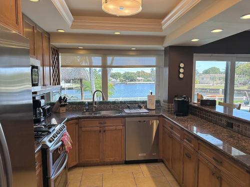 Relaxing, private getaway with amazing water views at our SUPER PARADISE! in Fort Lauderdale, USA