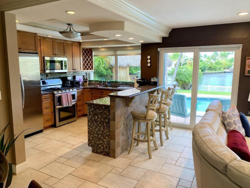 Relaxing, private getaway with amazing water views at our SUPER PARADISE! in Fort Lauderdale, USA