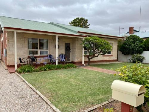 . Tumby Bay Escape - 4BR - Beautiful Beach Cottage